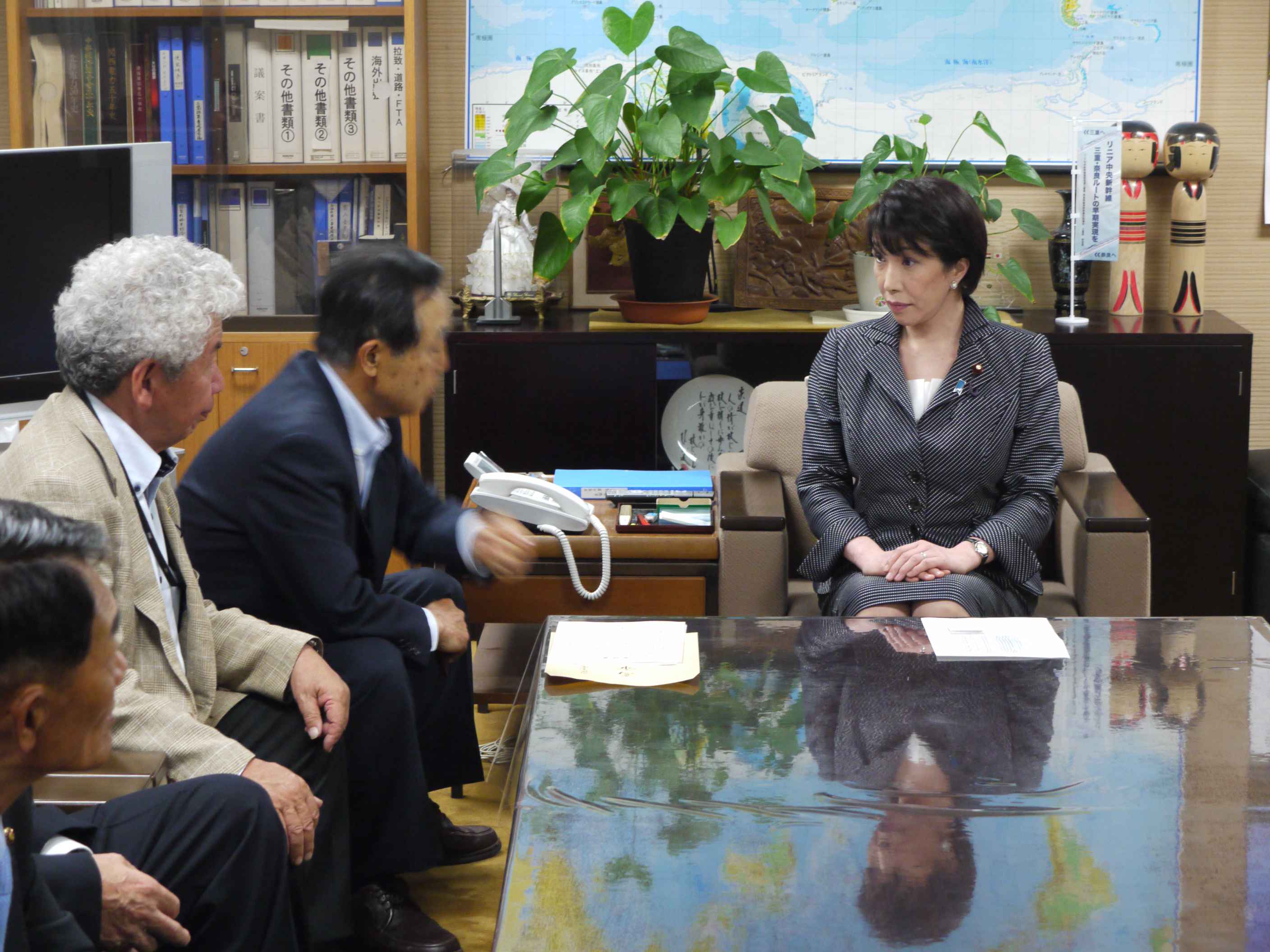 県選出国会議員への要請活動風景