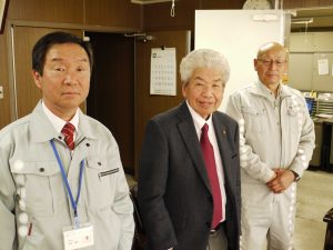 大和郡山市の飯田会長（中）と
サポートセンターの担当者（左）・担い手の空土の代表（右）